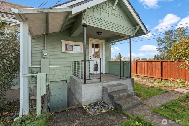 $399,000 | 703 East 54th Street, Tacoma, WA 98404