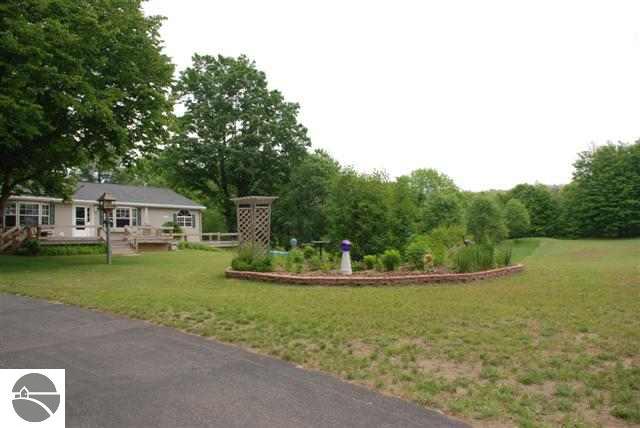 9305 Blohm Road Honor, MI 49640 - Photo 5 of 15 1705621-4.JPG