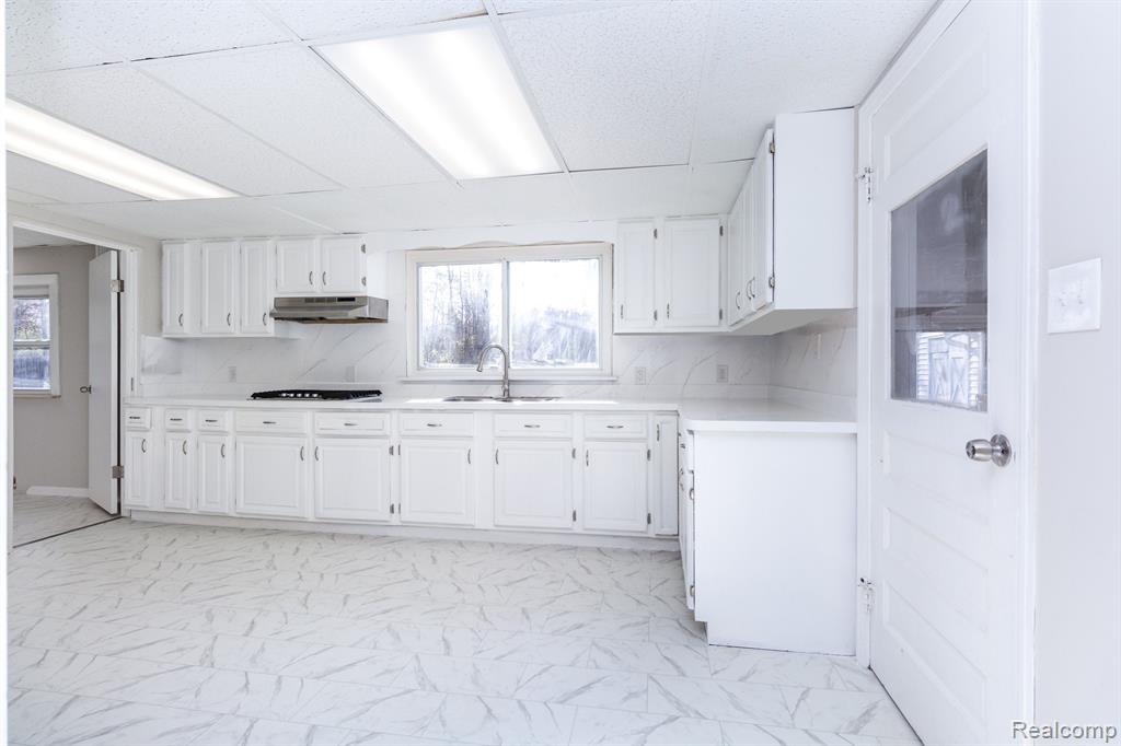 43061 Harris Road Belleville, MI 48111 - Photo 8 of 29