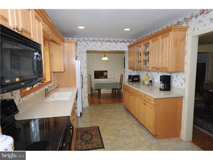 5386 Landis Mill Road Bethlehem, PA 18015 - Photo 7 of 19 Kitchen