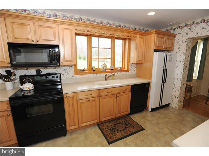 5386 Landis Mill Road Bethlehem, PA 18015 - Photo 8 of 19 Kitchen