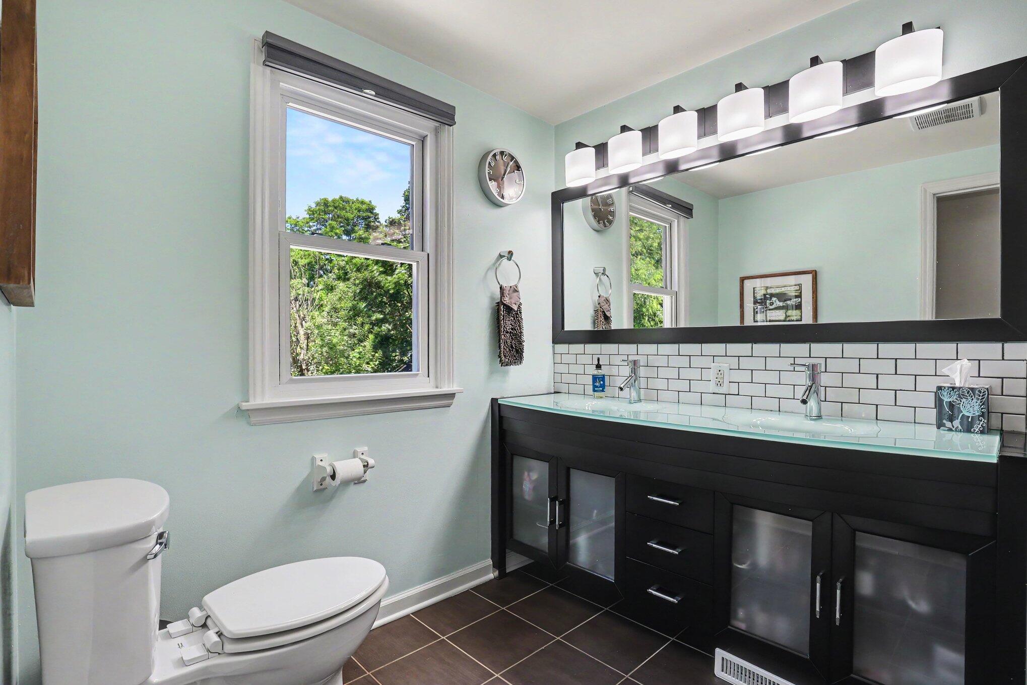 1653 Ridgeview Street Southeast Grand Rapids, MI 49506 - Photo 17 of 30 015_file_4816
