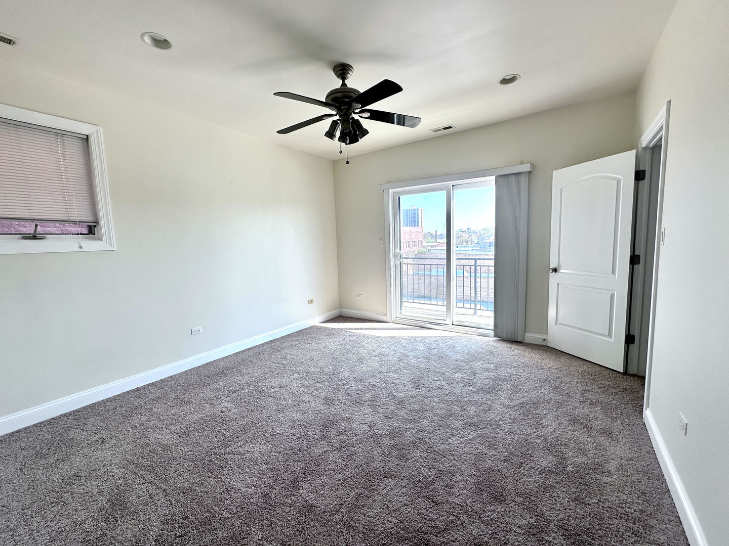 25 East 26th Street, Unit 5 Chicago, IL 60616 - Photo 8 of 11 a view of a livingroom with a ceiling fan and window