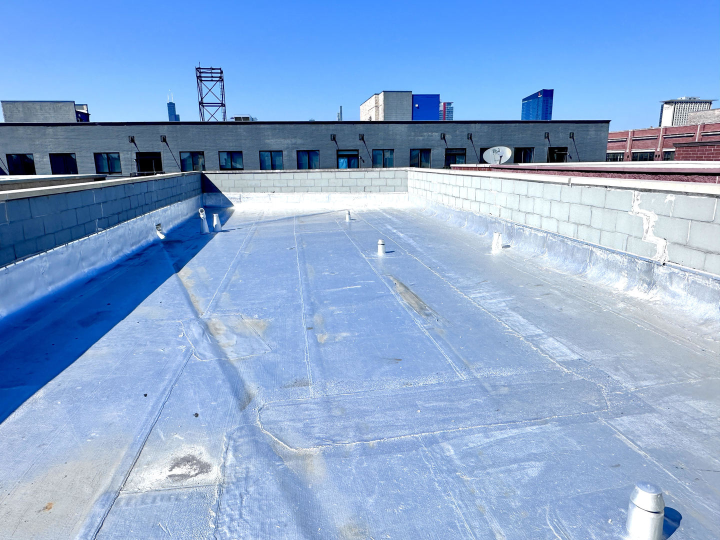 25 East 26th Street, Unit 5 Chicago, IL 60616 - Photo 10 of 11 a view of a swimming pool with a lounge chair