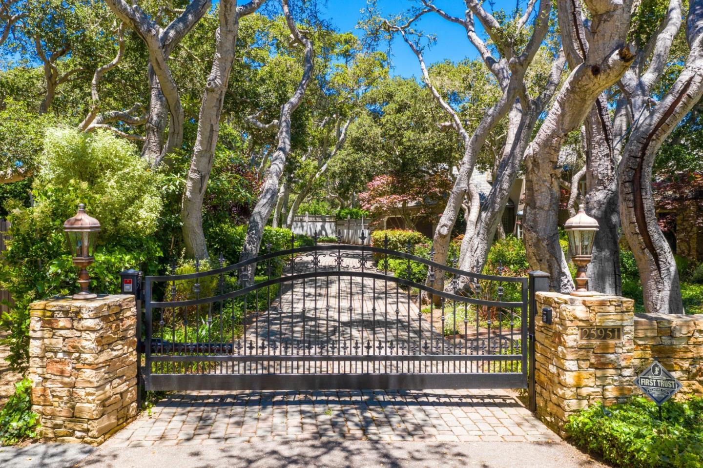 25951 Ridgewood Road Carmel, CA 93923 - Photo 6 of 32 a view of entryway with a yard