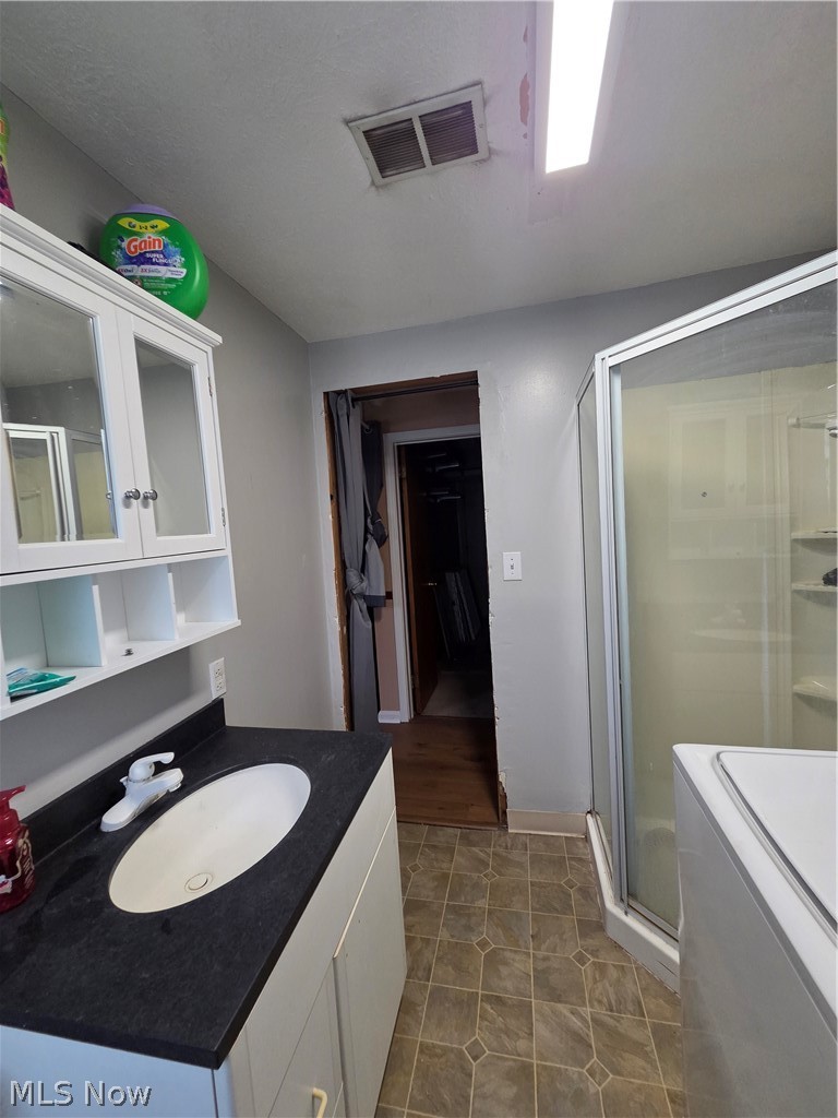8137 State Road North Royalton, OH 44133 - Photo 33 of 41 Combo- Laundry and Bathroom