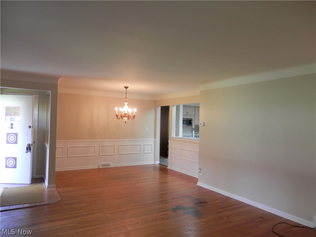2080 Marshfield Road Cleveland, OH 44124 - Photo 5 of 32