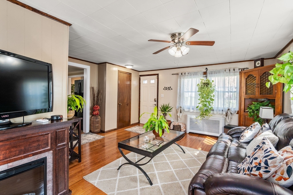 40 Manor Road Shrewsbury, MA 01545 - Photo 5 of 29