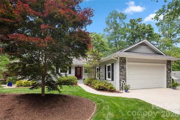 $659,900 | 2750 Leucothae Way, Hendersonville, NC 28791