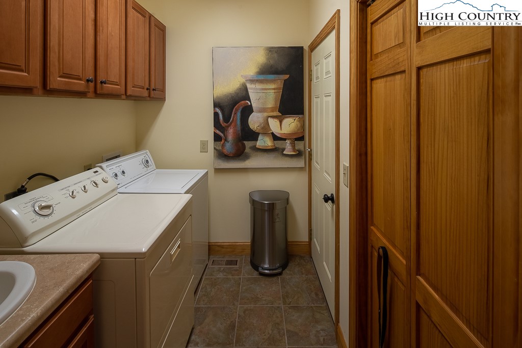 508 St Andrews Road Beech Mountain, NC 28604 - Photo 12 of 13 a utility room with dryer and washer