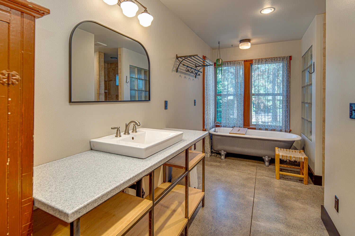 18776 Choctaw Road Bend, OR 97702 - Photo 16 of 52 Master Bath