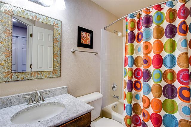 8643 Del Rio Road Peyton, CO 80831 - Photo 20 of 35 Main level full bathroom.