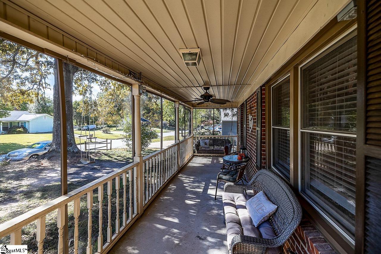 8 Clearfield Road Greenville, SC 29607 - Photo 3 of 32