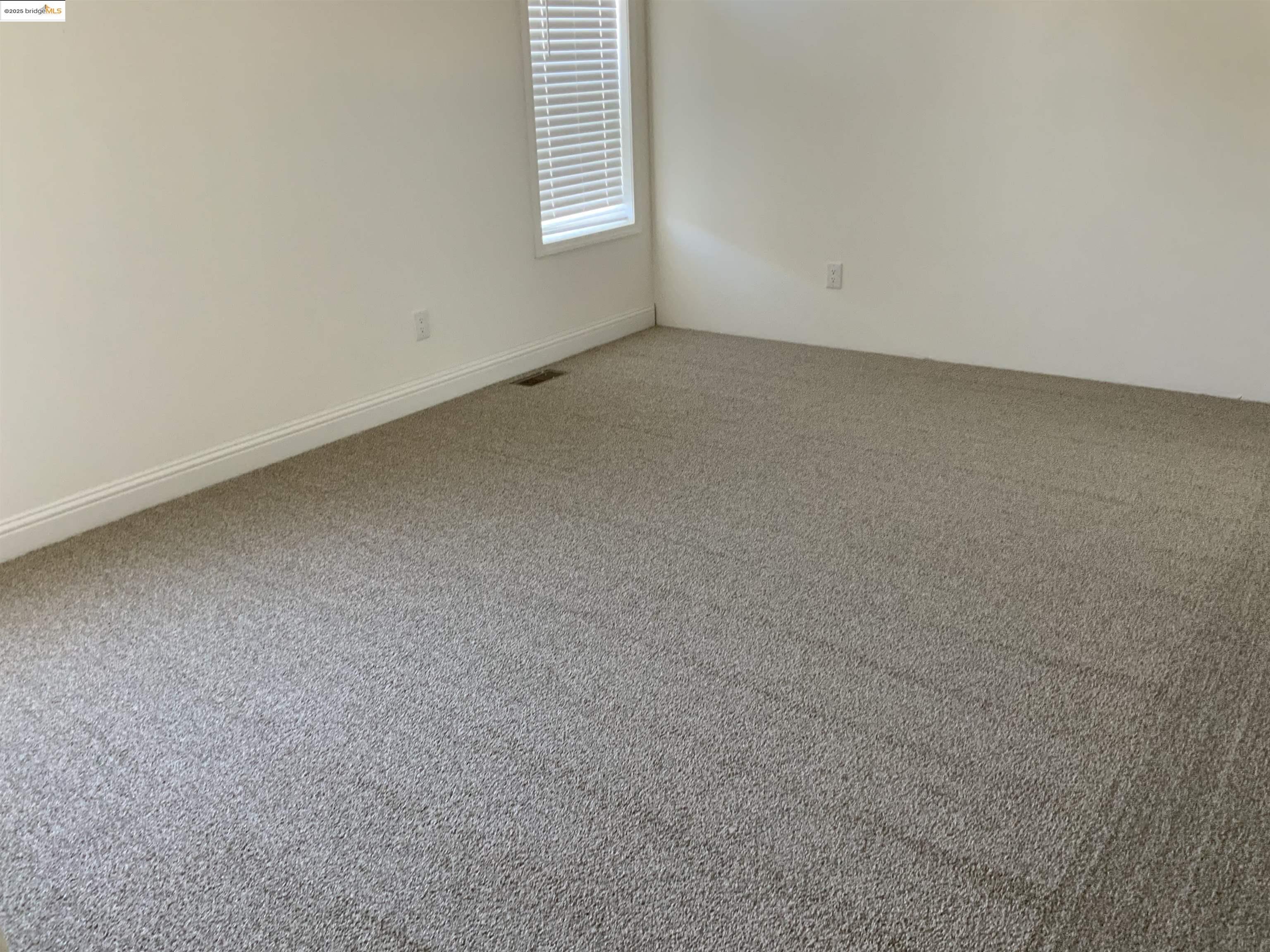 77 Hilo Drive Pittsburg, CA 94565 - Photo 8 of 23 an empty room with a window