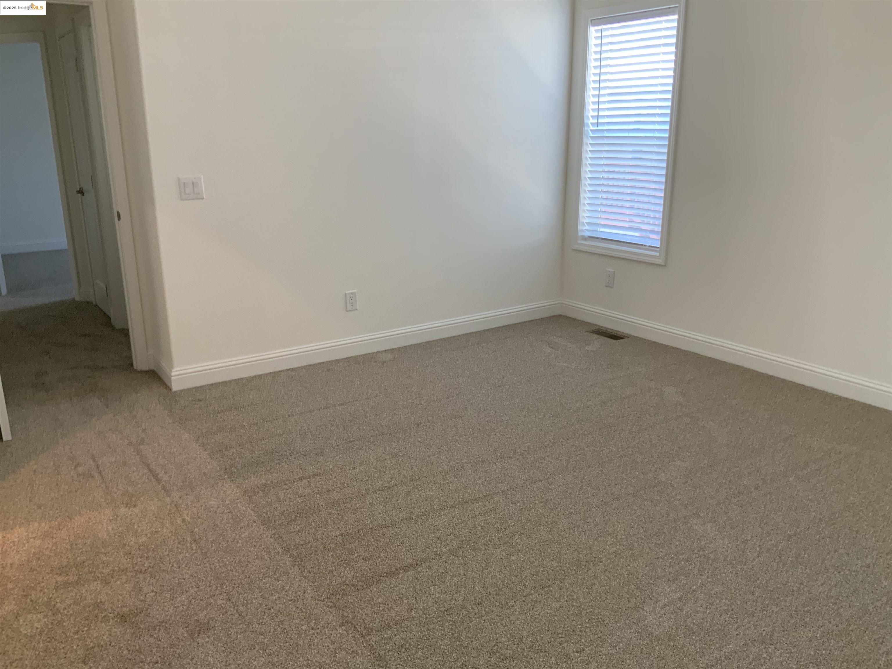 77 Hilo Drive Pittsburg, CA 94565 - Photo 9 of 23 an empty room with a window