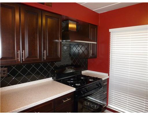 2034 Swallow Hill Road, Unit 304 Pittsburgh, PA 15220 - Photo 3 of 13 Kitchen.