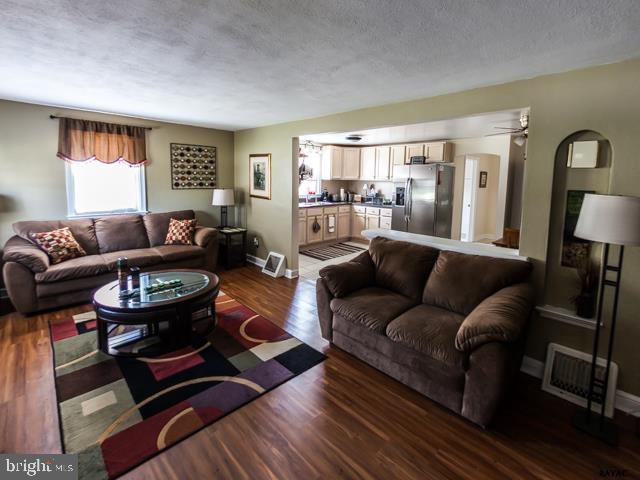 428 Hillcrest Road York, PA 17403 - Photo 2 of 35