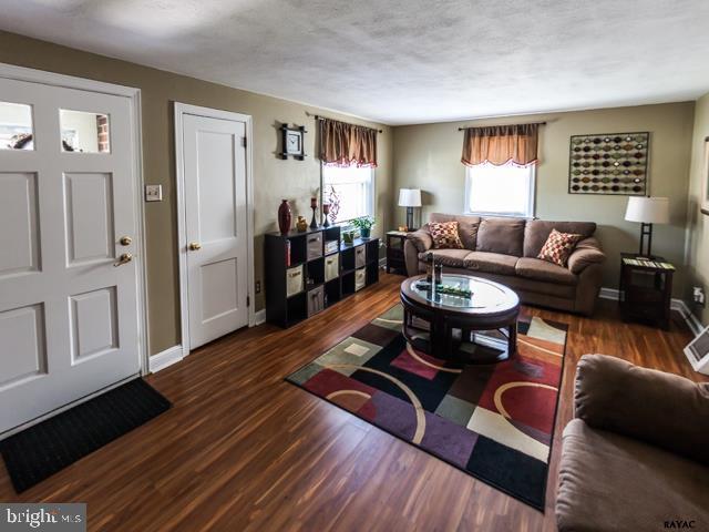 428 Hillcrest Road York, PA 17403 - Photo 3 of 35