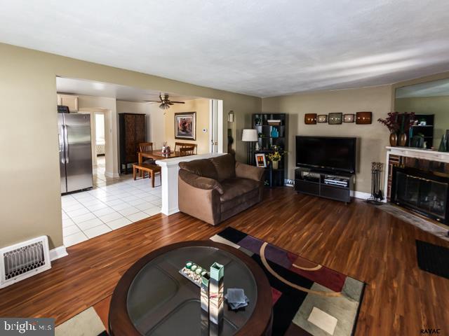 428 Hillcrest Road York, PA 17403 - Photo 5 of 35