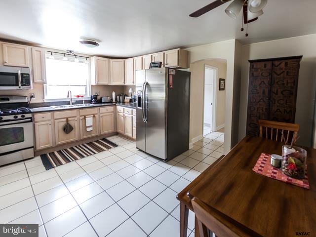 428 Hillcrest Road York, PA 17403 - Photo 6 of 35