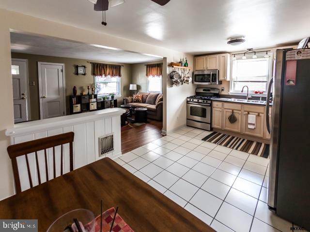 428 Hillcrest Road York, PA 17403 - Photo 7 of 35