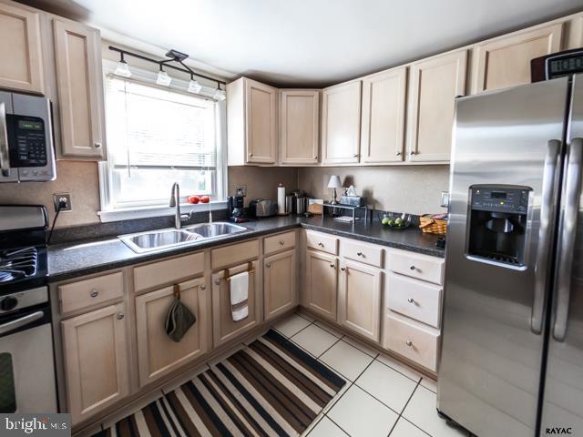 428 Hillcrest Road York, PA 17403 - Photo 8 of 35