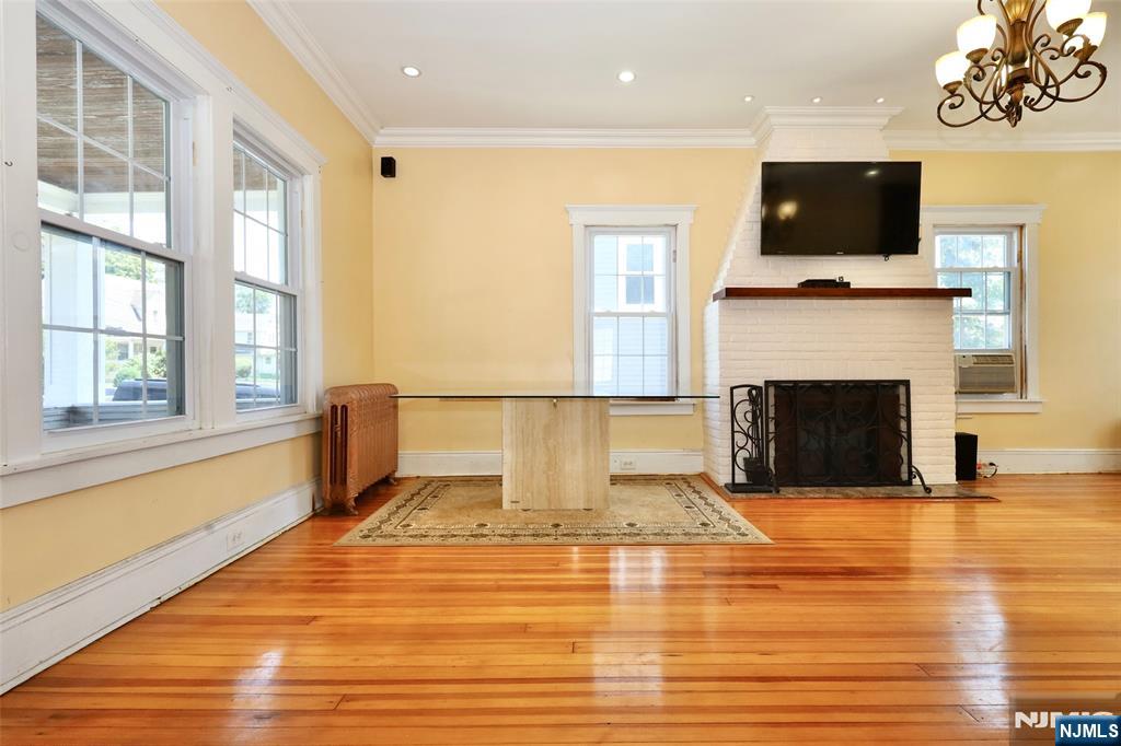 233 Hamilton Place Hackensack, NJ 07601 - Photo 3 of 19