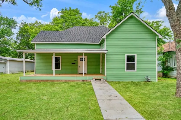 $249,900 | 562 1st Street Southwest, Paris, TX 75460
