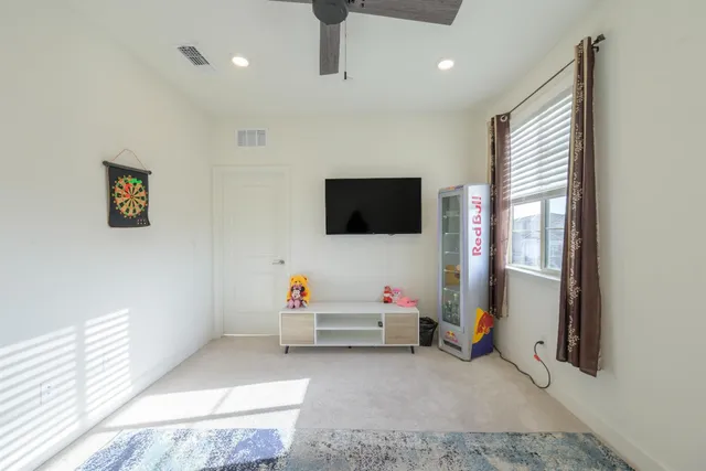 $715,000 | 7666 Ocean Park Drive, Antelope, CA 95843