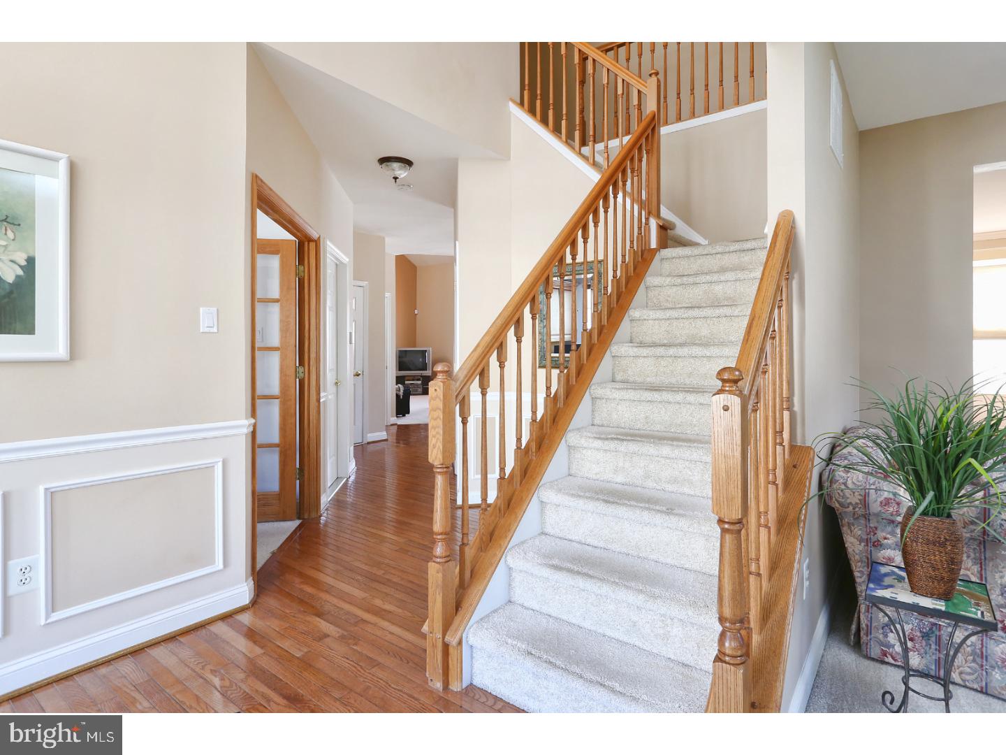 35 Stratton Lane Sewell, NJ 08080 - Photo 2 of 20 Foyer