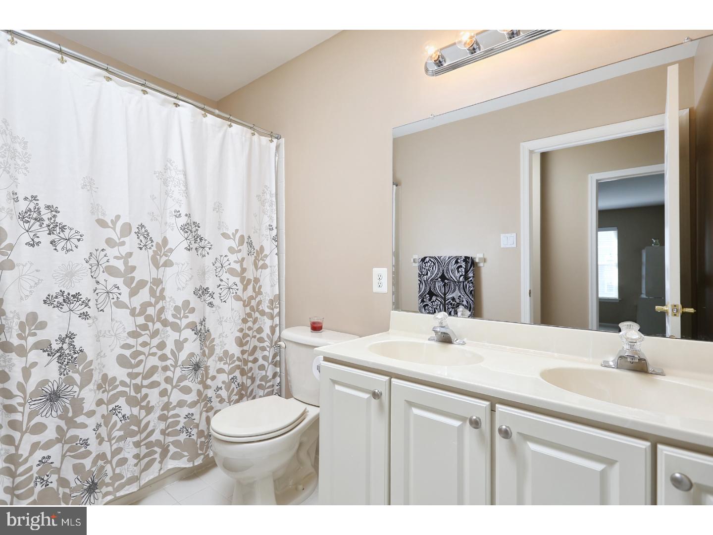 35 Stratton Lane Sewell, NJ 08080 - Photo 17 of 20 Bathroom