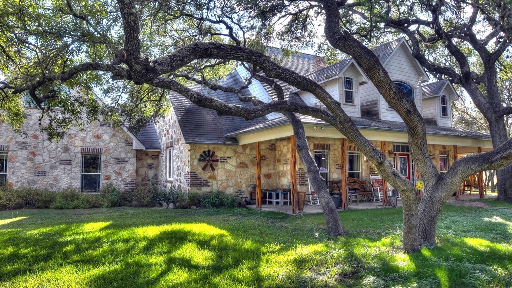 4573 Ranch Road 1120 Rio Frio, TX 78879 - Photo 3 of 70