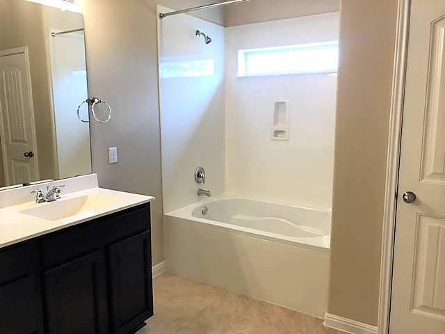 1509 Hamiltons Way Leander, TX 78641 - Photo 16 of 34 master bath has garden tub