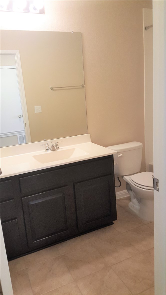 1509 Hamiltons Way Leander, TX 78641 - Photo 23 of 34 guest bathroom