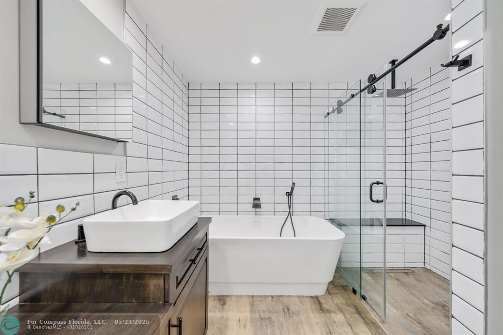 17531 Southwest 68th Court Southwest Ranches, FL 33331 - Photo 21 of 59 a bathroom with a sink and a bathtub