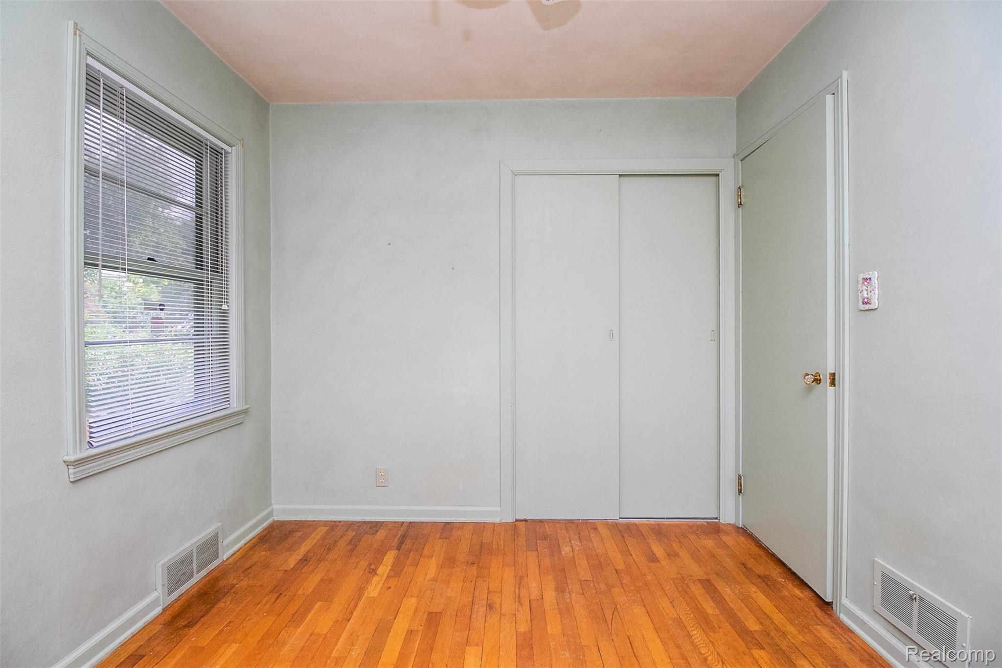 2926 Miller Road Flint, MI 48503 - Photo 17 of 28 17.jpg