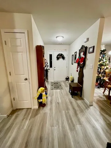 a view of a back yard