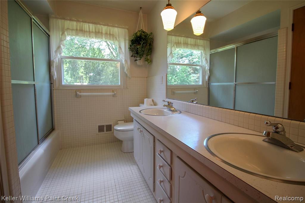 622 Bridgestone Drive Rochester Hills, MI 48309 - Photo 25 of 45