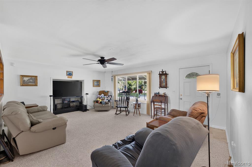 5233 Torrey Road Flint, MI 48507 - Photo 11 of 45