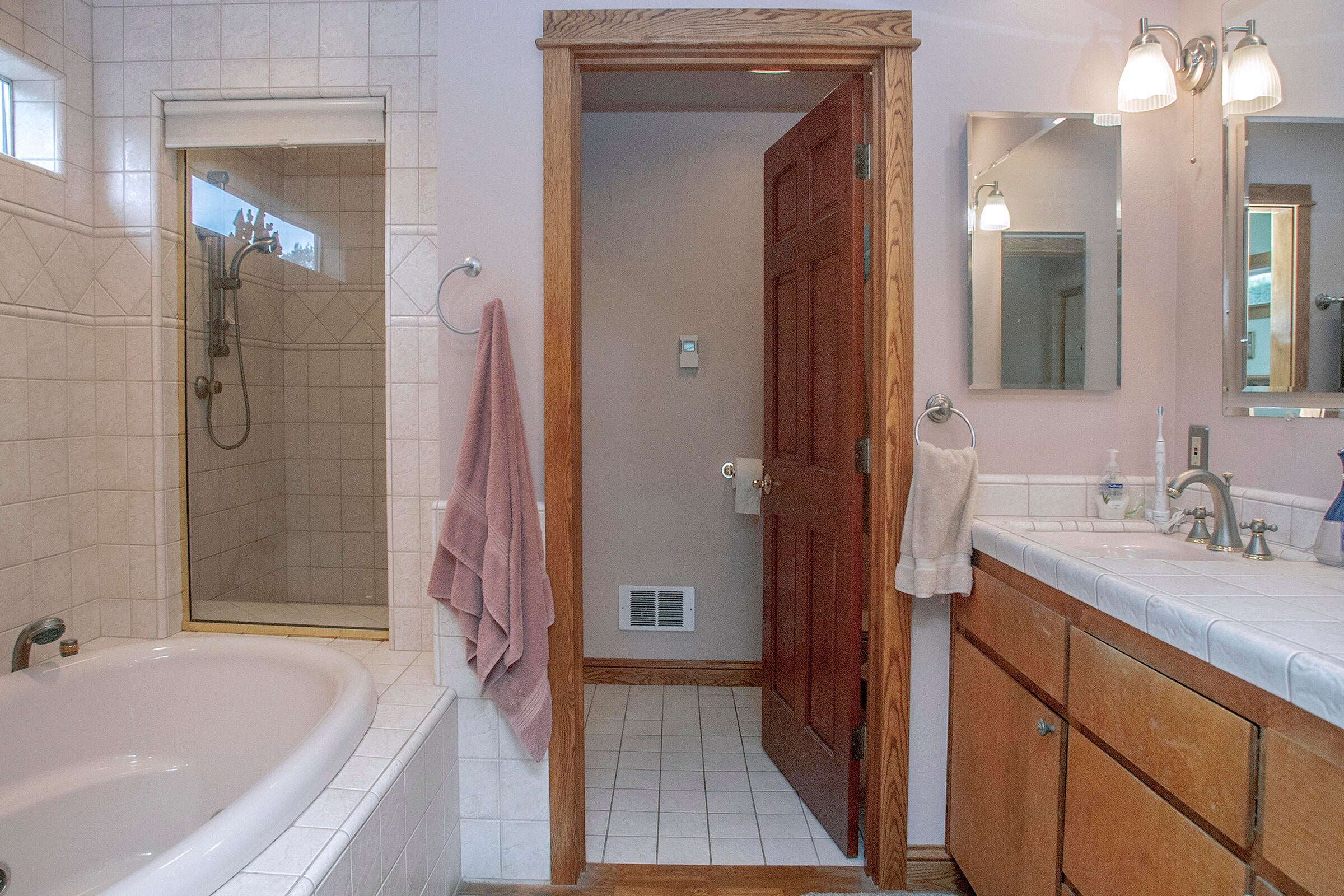 6554 Pioneer Road Medford, OR 97501 - Photo 25 of 50 Primary suite