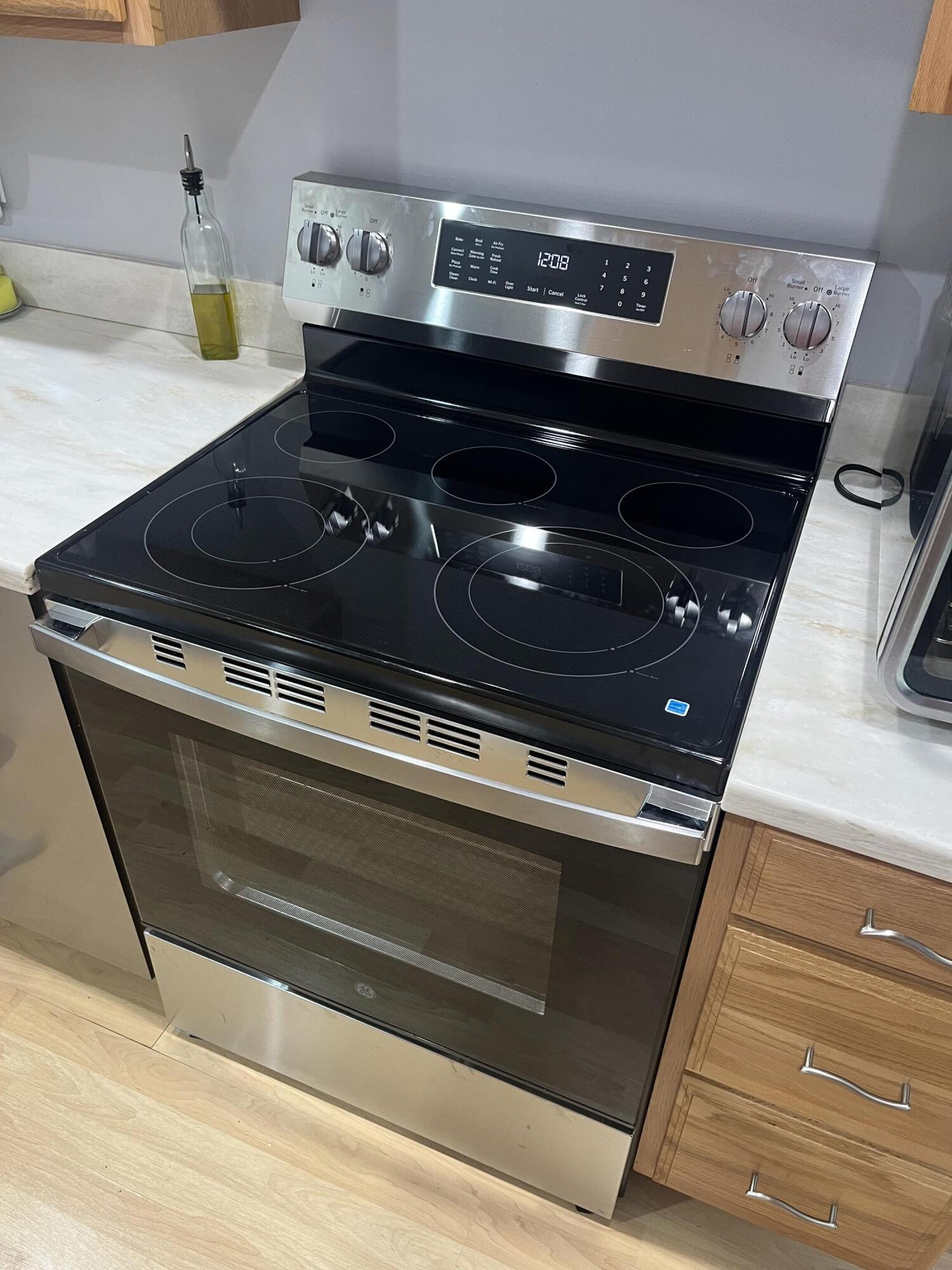 14 Southport Lane, Unit C Boynton Beach, FL 33436 - Photo 15 of 39 a close view of stove