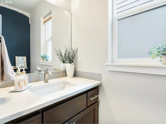 $394,900 | 7035 Southeast Alberta Avenue, Portland, OR 97206