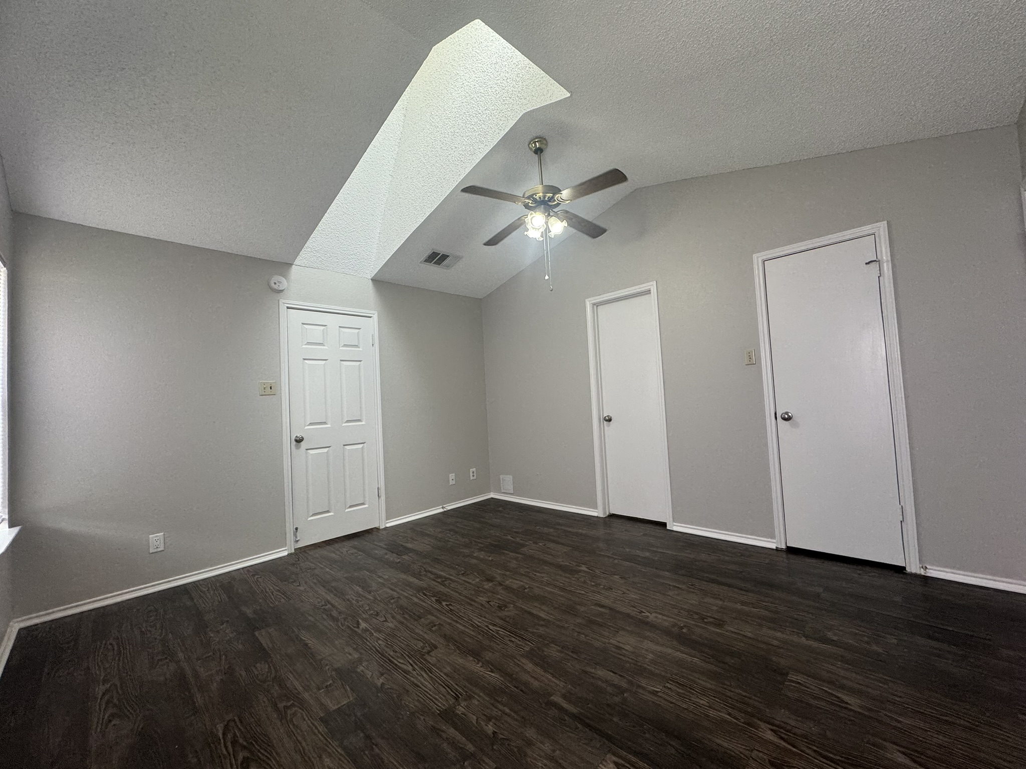 522 Cutty Trail, Unit B Lakeway, TX 78734 - Photo 11 of 20 Hardwood floors and a vaulted ceiling elevate this comfortable and naturally illuminated room.