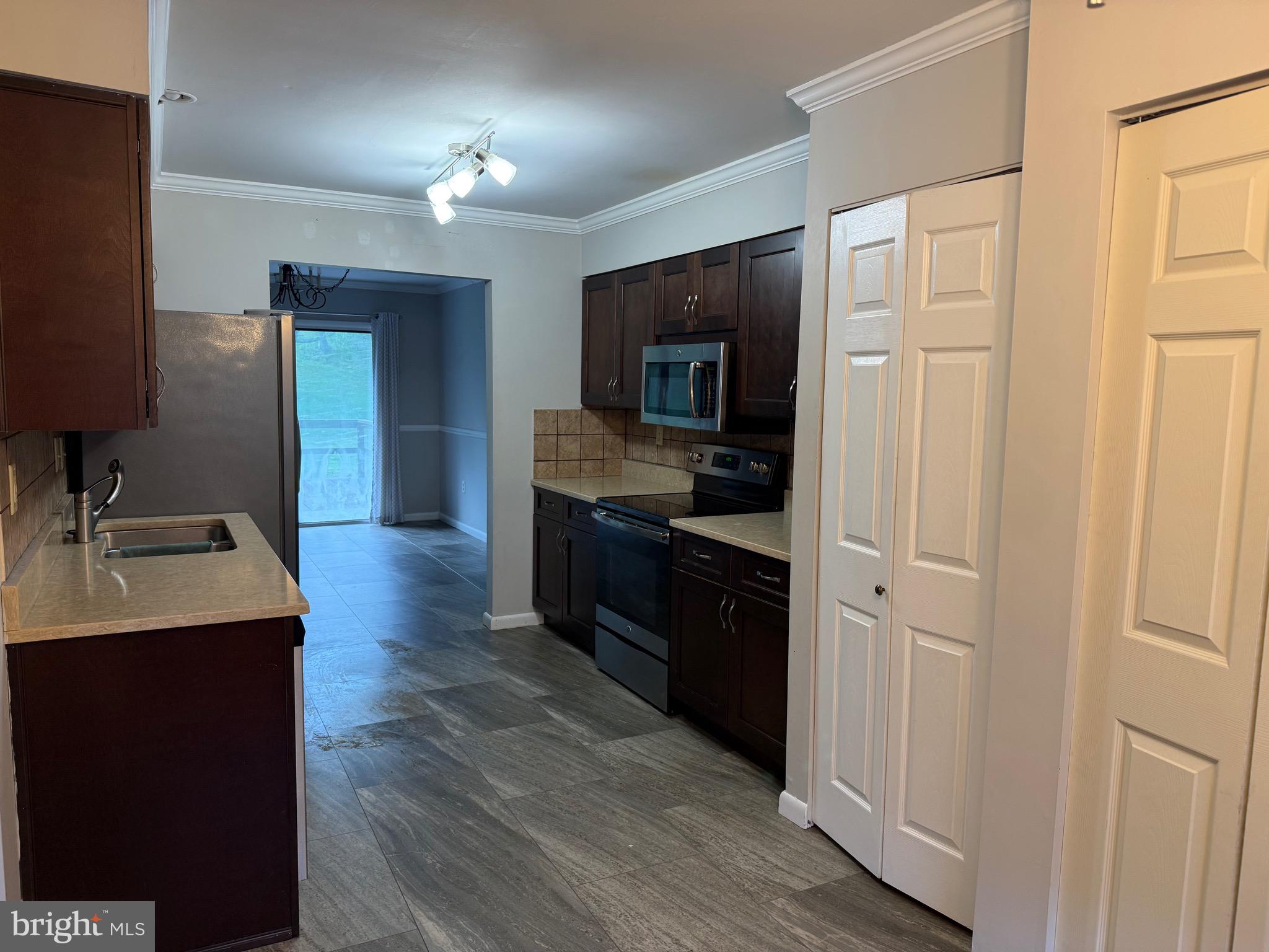 204 Village Road Orwigsburg, PA 17961 - Photo 5 of 20
