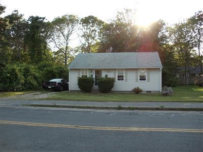 107 Lincoln Road Hyannis, MA 02601 - Photo 13 of 29 a front view of a house with a yard