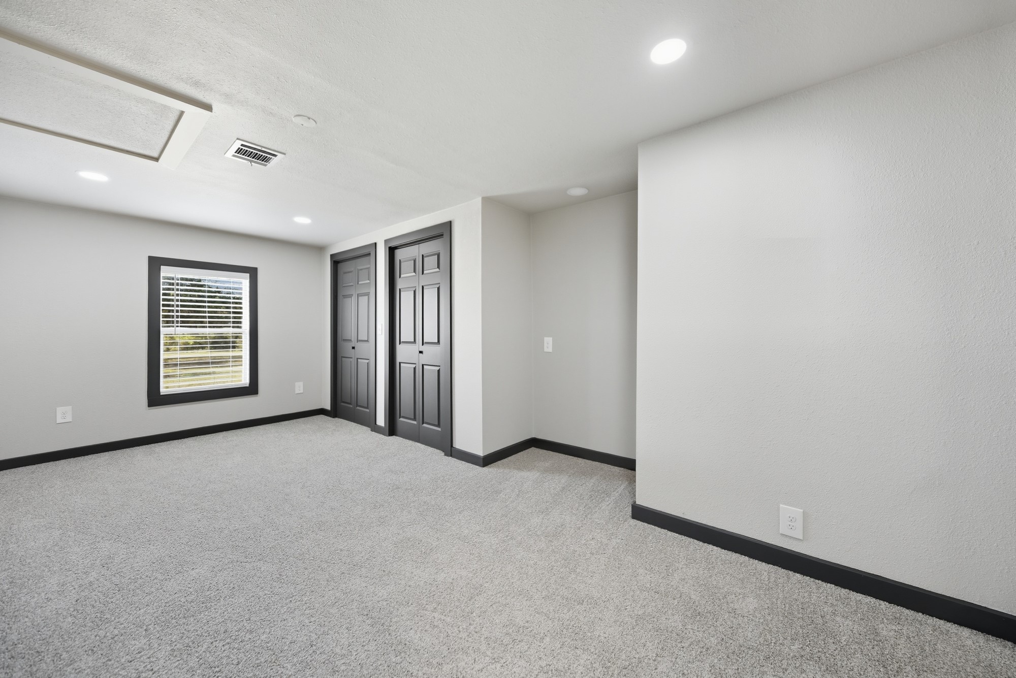 9137 Conner Road Washington, TX 77880 - Photo 41 of 44 an empty room with windows