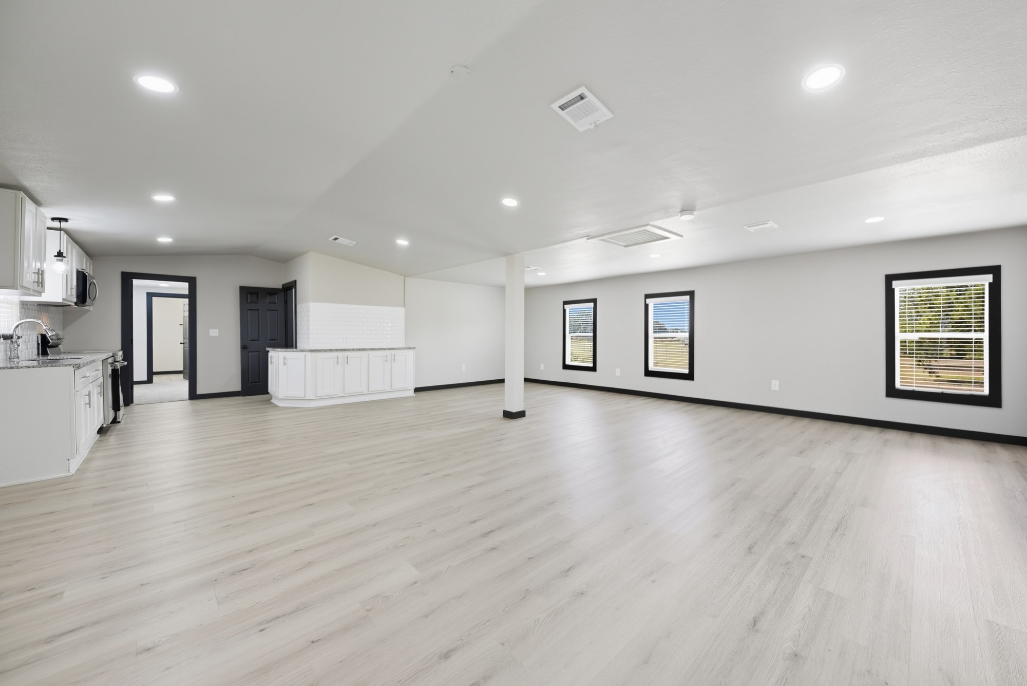 9137 Conner Road Washington, TX 77880 - Photo 44 of 44 a view of empty room with wooden floor and windows