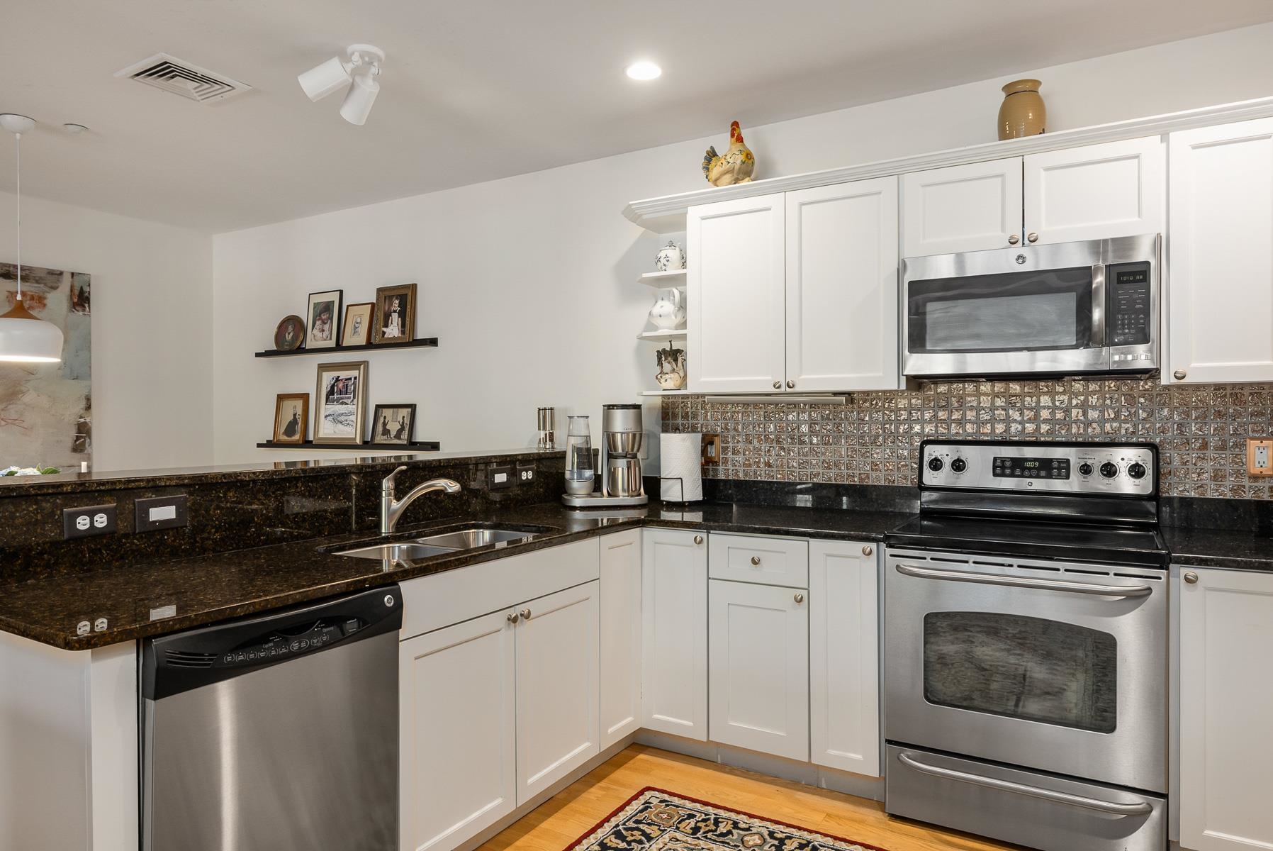 100 Shepard's Cove Road, Unit F204 Kittery, ME 03904 - Photo 18 of 51