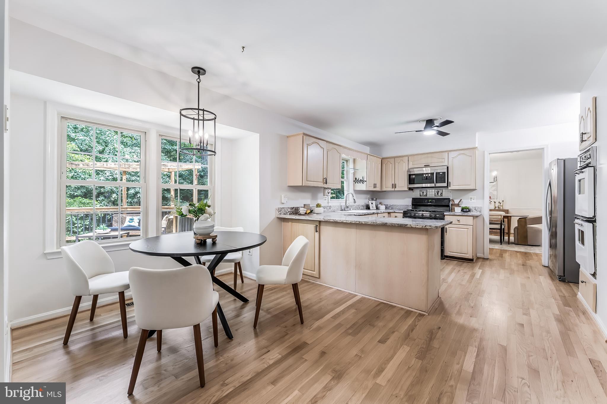 11488 Bingham Terrace Reston, VA 20191 - Photo 15 of 59 Kitchen + breakfast area