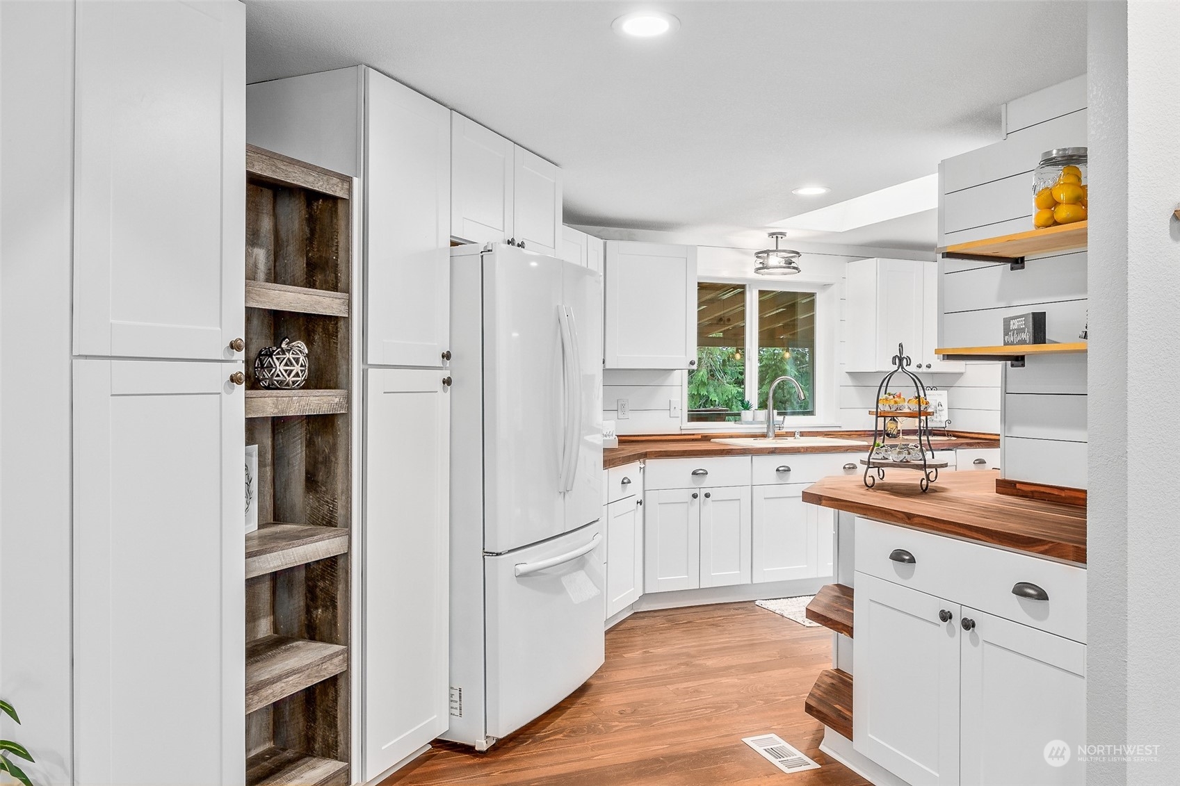 661 Brockway Road Chehalis, WA 98532 - Photo 11 of 40 a kitchen with cabinets and window